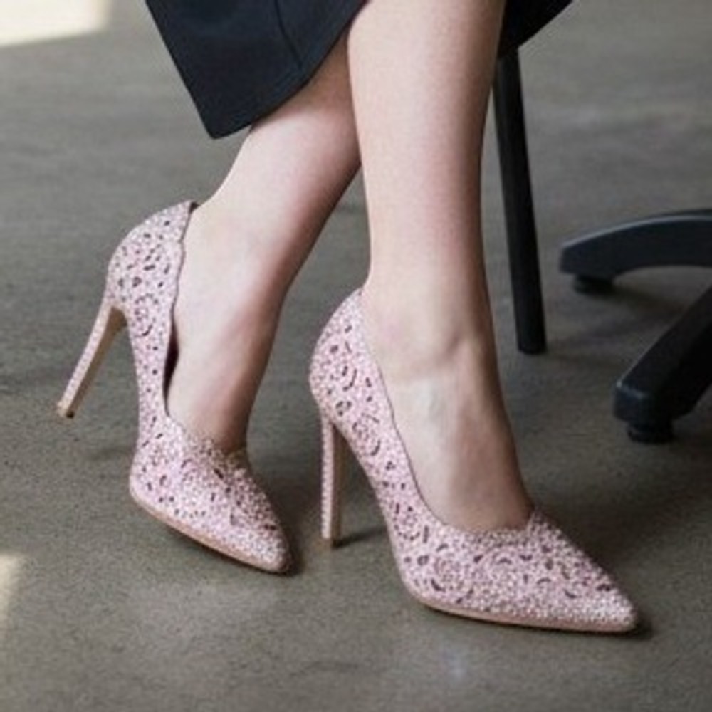Blue by Betsey Johnson Elsa Rhinestone Laser Cut Rose Pumps Champagne Glam 8.5